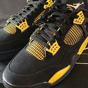 Nike Jordan 4 Thunders NWTs Size 13 US